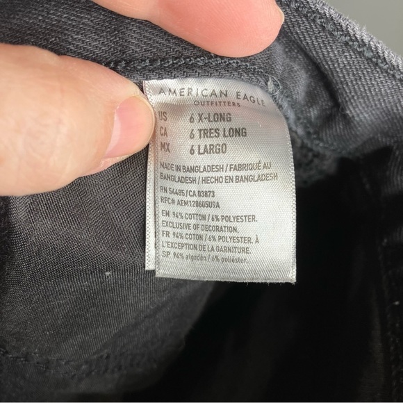 American Eagle Outfitters relaxed mom jeans black distressed 6 X-long trendy - Picture 5 of 8